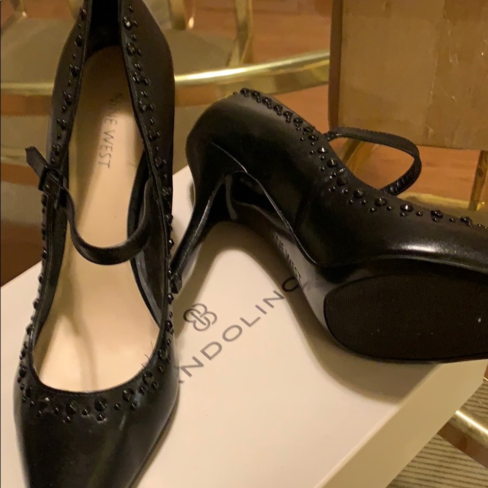 Black stud pumps..